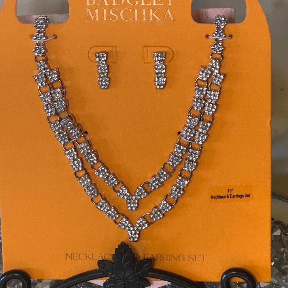 NWT/NIP - Badgley Mischka 2 Piece Jewelry Set. - Picture 2 of 3